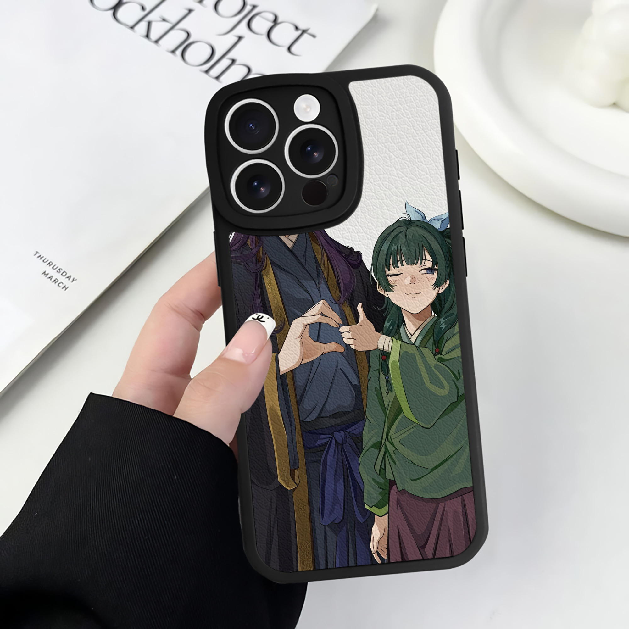（画像用） 薬屋のひとりごと The Apothecary Diaries 【iPhone 16シリーズ対応】シリコンスマホケース（レザー調） 材質：シリコン